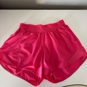 Lululemon Athletica pink low rise 4” hotty hot shorts